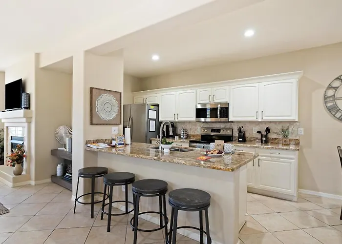 Holiday home Lux Pool, Jacuzzi, Gym & Golf Access