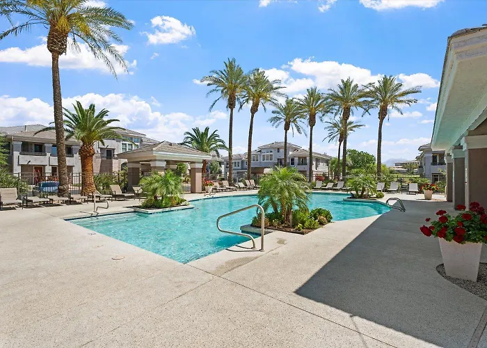 Lux Pool, Jacuzzi, Gym & Golf Access *