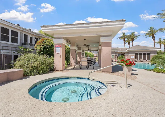Lux Pool, Jacuzzi, Gym & Golf Access Holiday home *