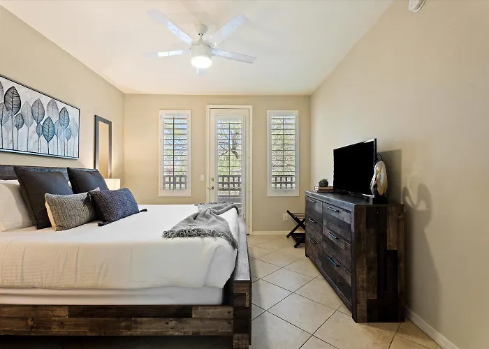 Lux Pool, Jacuzzi, Gym & Golf Access Scottsdale