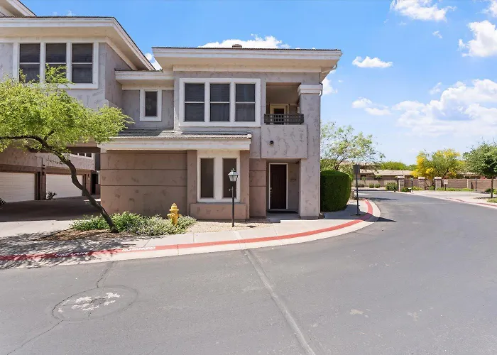 Lux Pool, Jacuzzi, Gym & Golf Access Scottsdale