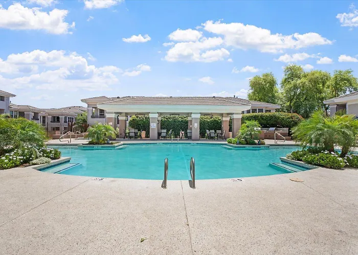 Lux Pool, Jacuzzi, Gym & Golf Access Holiday home