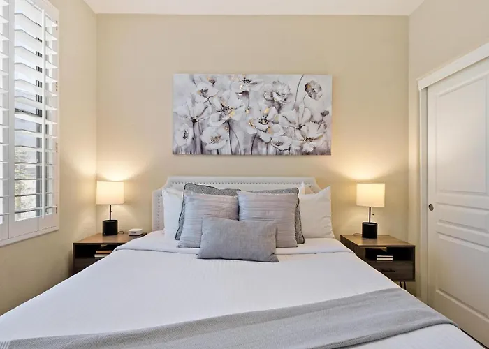 Lux Pool, Jacuzzi, Gym & Golf Access Scottsdale